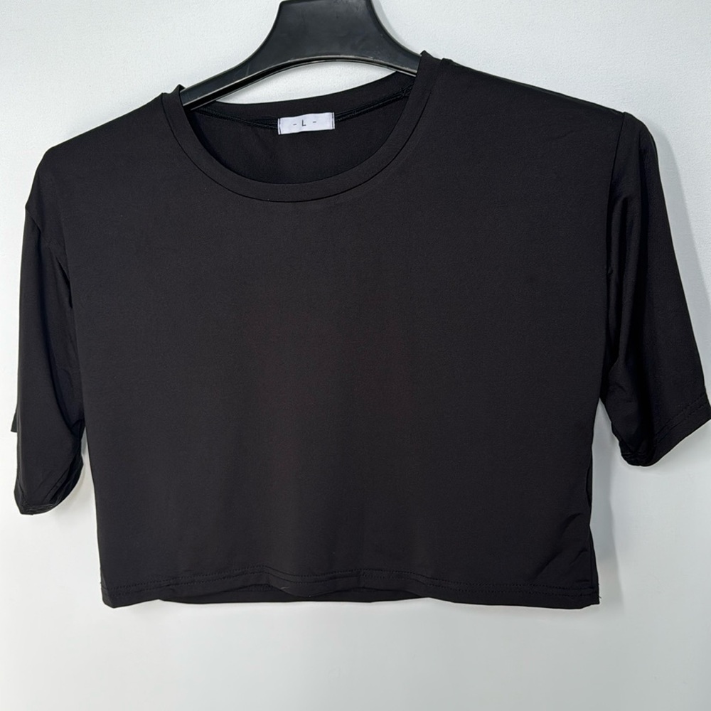 💜3/$15 Cropped Black Top